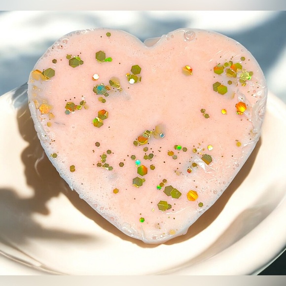 Lily scented soap SHIMMER 3x2in 6oz handcrafted shea butter & coconut oil based - Picture 2 of 3